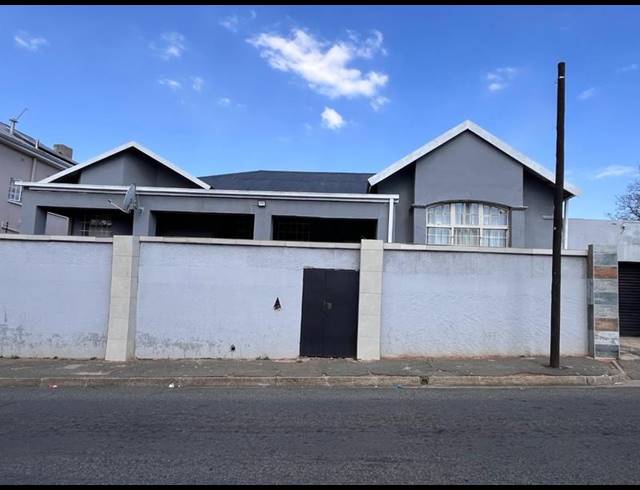 10 BEDROOM HOUSE FOR SALE IN KENSINGTON